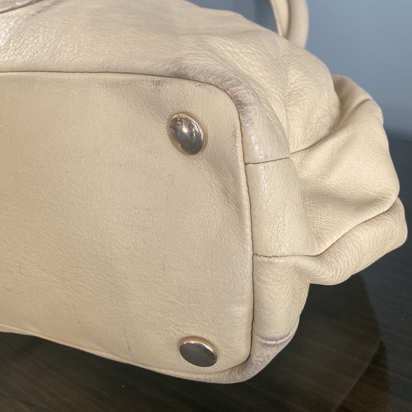 Gorgeous Valentino handbag with signature bow - Picture 14 of 17